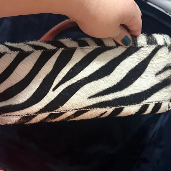 Mauricio Taiuti genuine leather Zebra Print (calf) Women's Bag with Red Accents - Picture 7 of 10